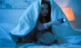 «Воплощение ночного кошмара»: девочка обнаружила нечто страшное в стене спальни
