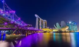 Пожилого туриста оштрафовали на 12 тысяч долларов за фотографии в Сингапуре